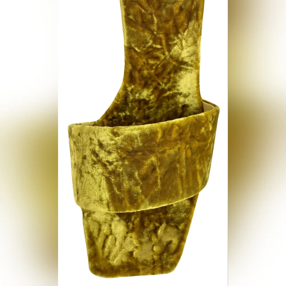 Sz 38(8) NIB $1145 Saint Laurent Elegant Velvet Stiletto Heels in Gold - Picture 5 of 5